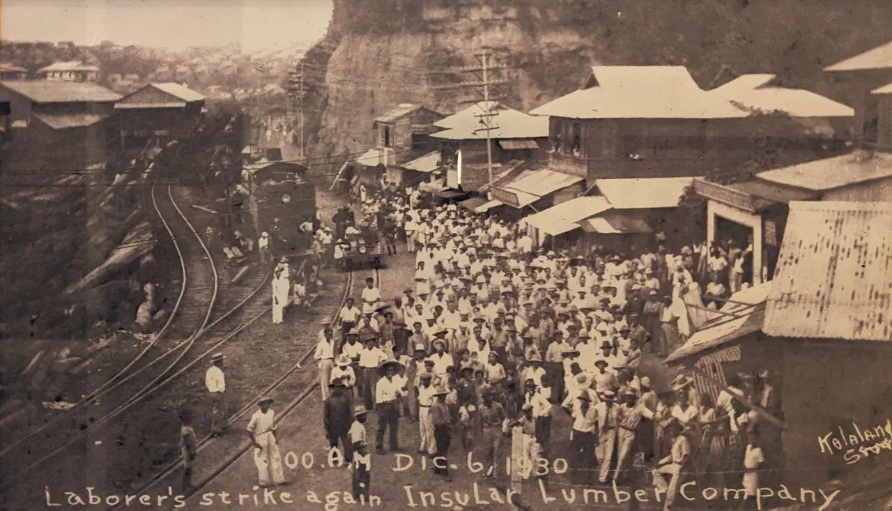 ILCO employees on strike. Picture from the Lopez Collection displayed at the Negros Museum.